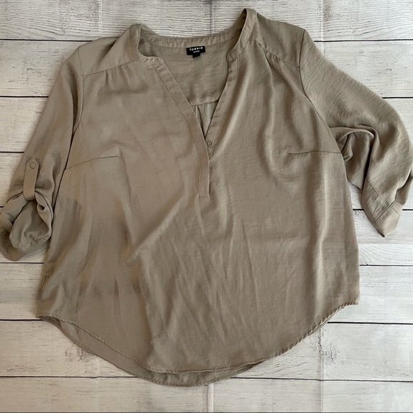 Torrid Top - Picture 2 of 16
